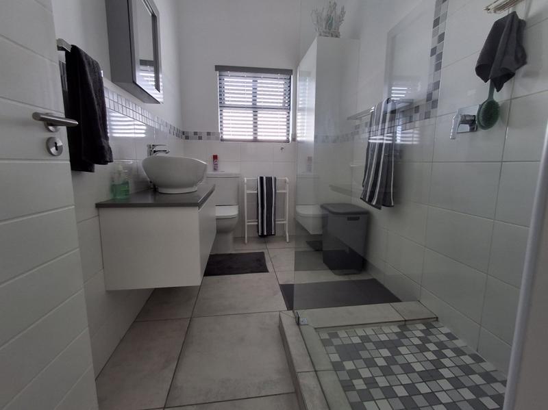 3 Bedroom Property for Sale in Sandy Point Western Cape